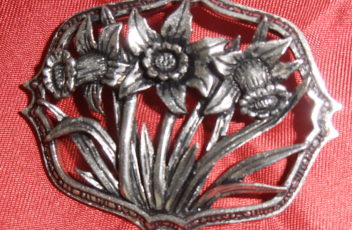 Daffodil Brooch